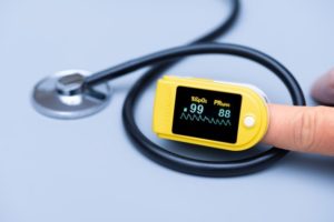 Read more about the article Pulse oximeters for COVID-19: What oxygen saturation levels can tell you about SARS-CoV-2 infection
